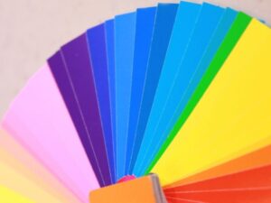 アイボリーと相性が良いのはどの色?