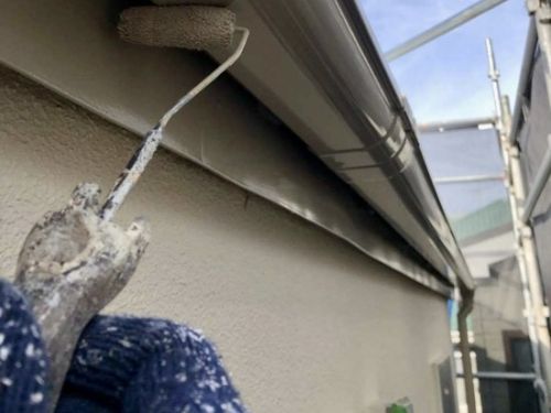 雨樋も一緒に塗る？塗装できる場合と交換を考えたいケース
